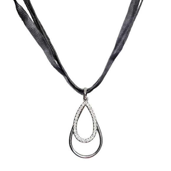 Elegant Noir Teardrop Pendant Necklace (NWOT) - Picture 1 of 11